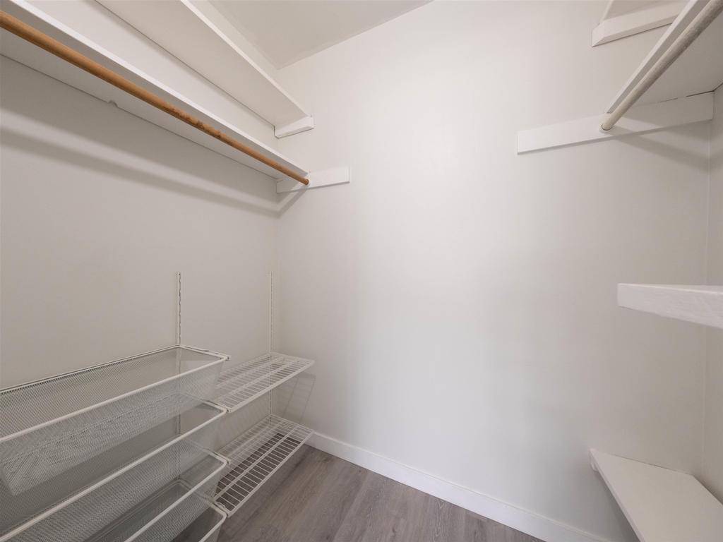 Listing Image for R3080023