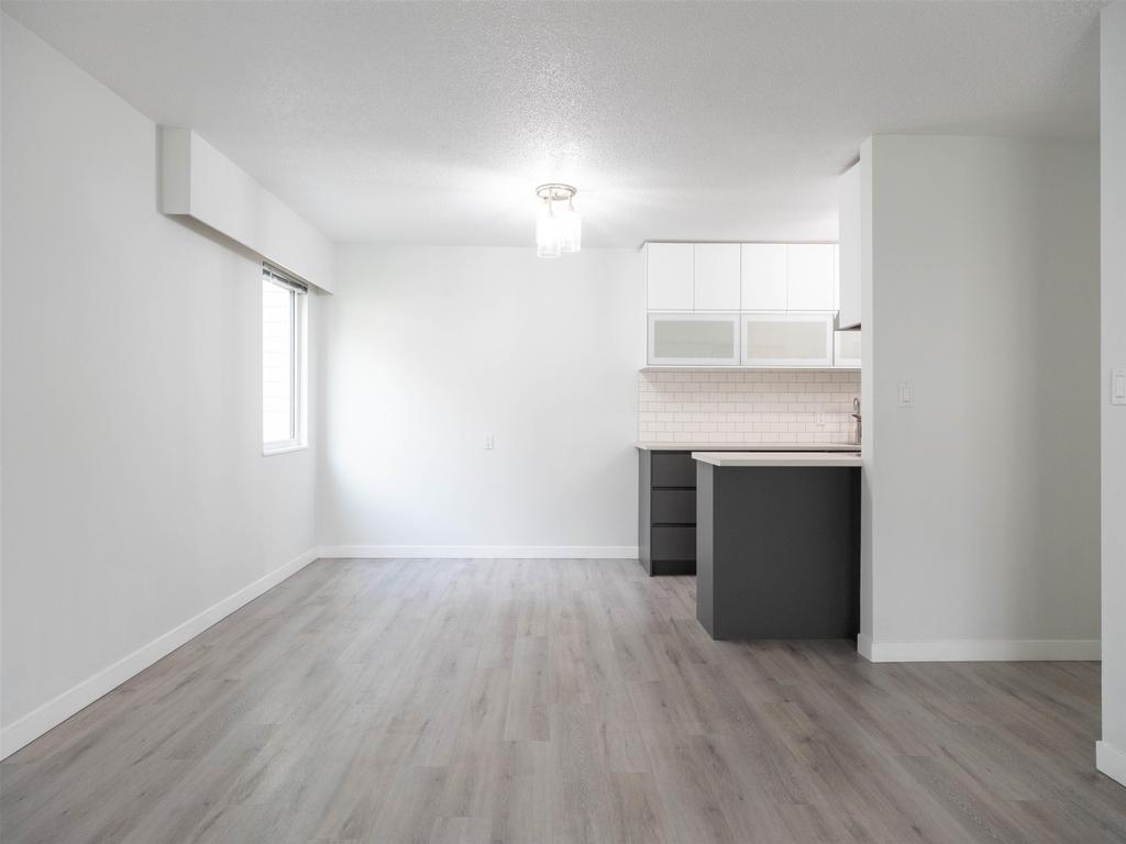 Listing Image for R3080023