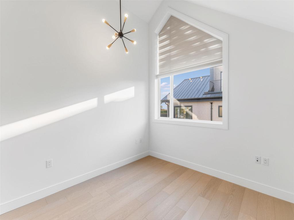 Listing Image for R3080025