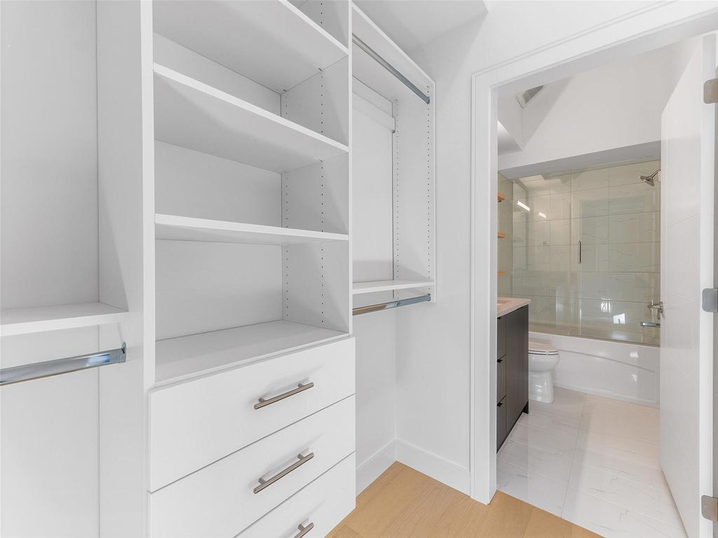 Listing Image for R3080025