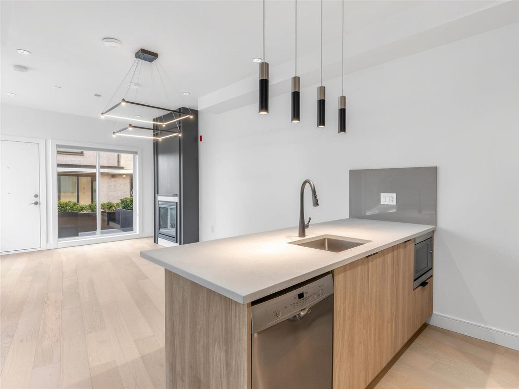 Listing Image for R3080033