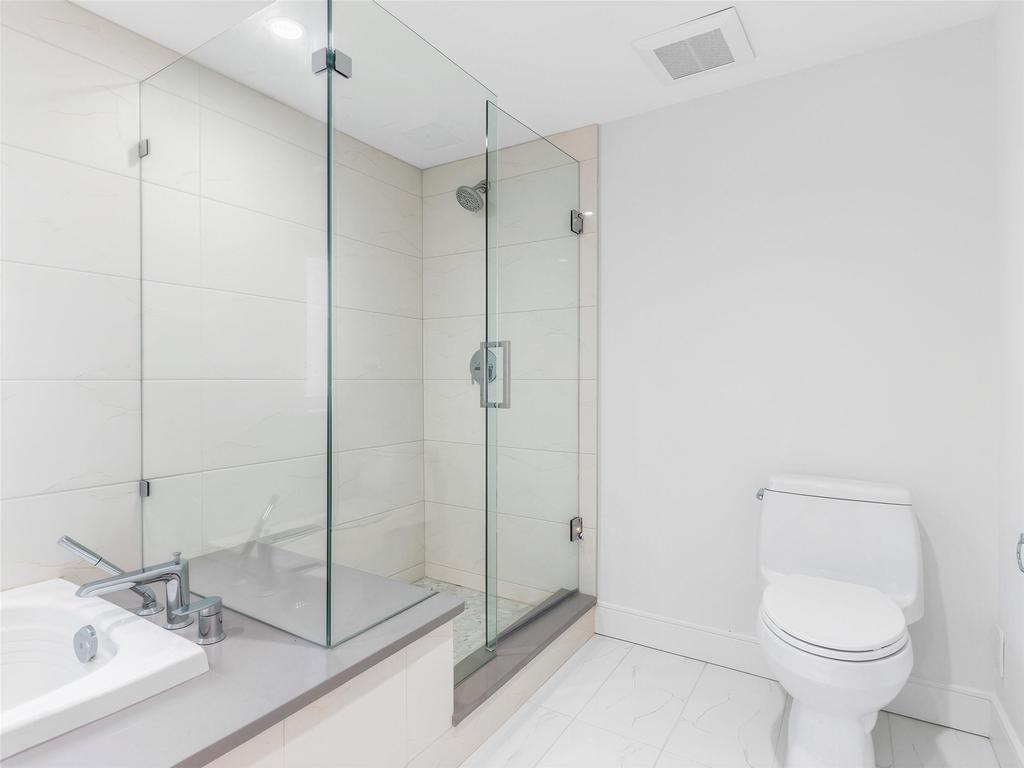 Listing Image for R3080033