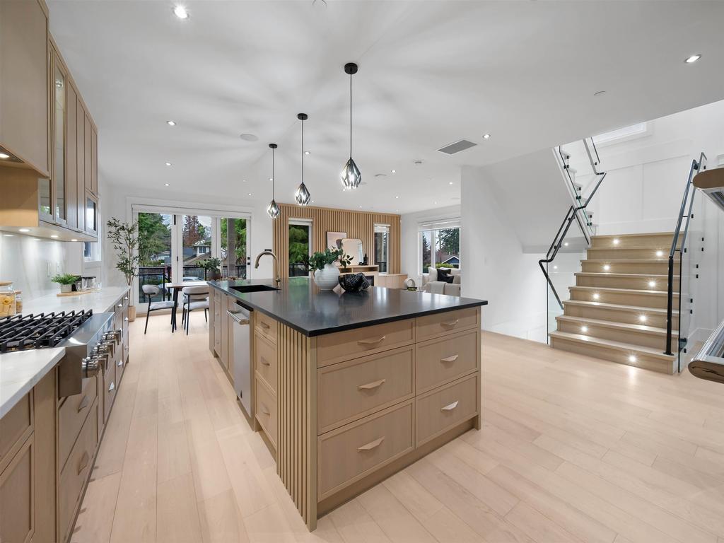 Listing Image for R3080034