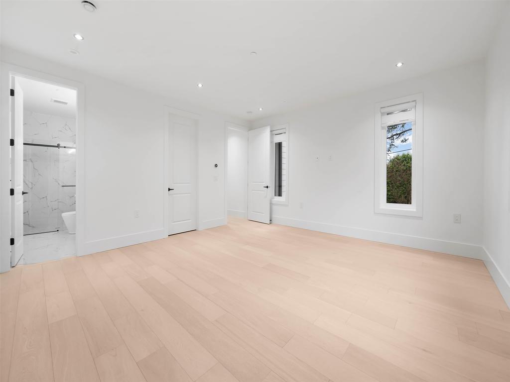 Listing Image for R3080034