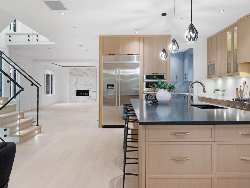 Listing Image for R3080034