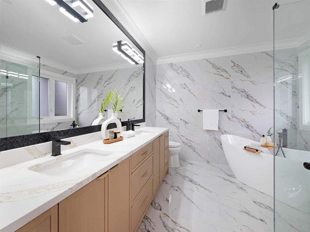 Listing Image for R3080034