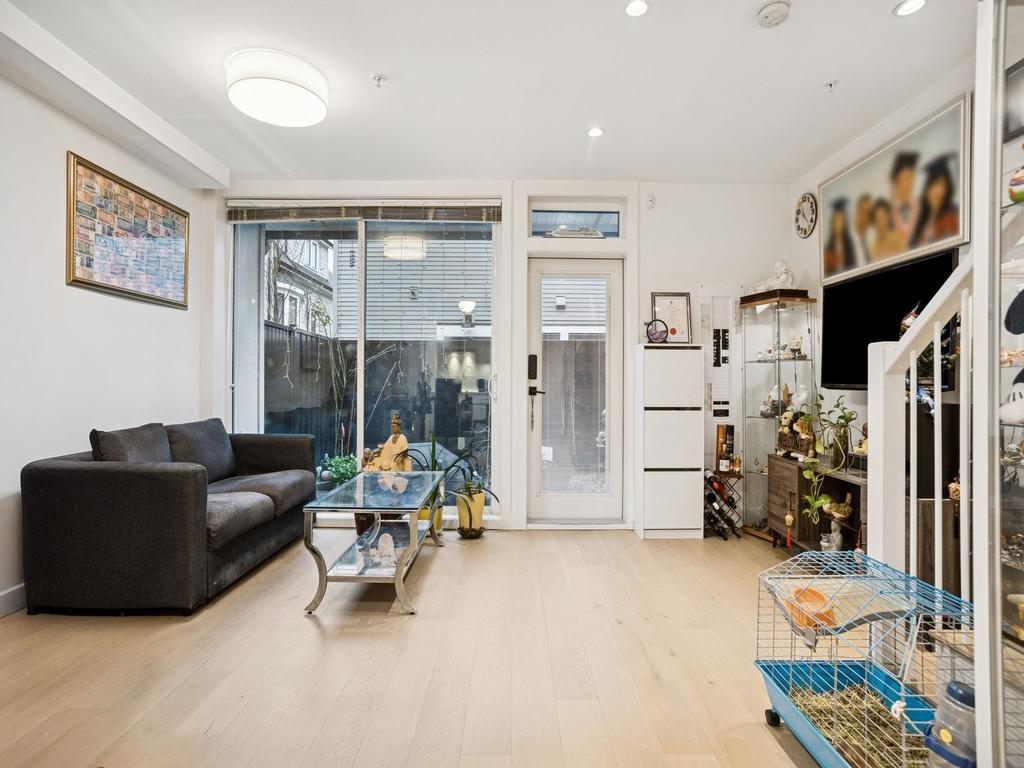 Listing Image for R3080051