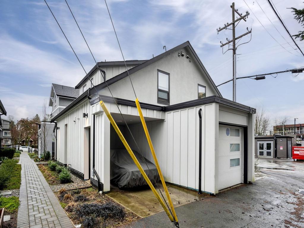 Listing Image for R3080051
