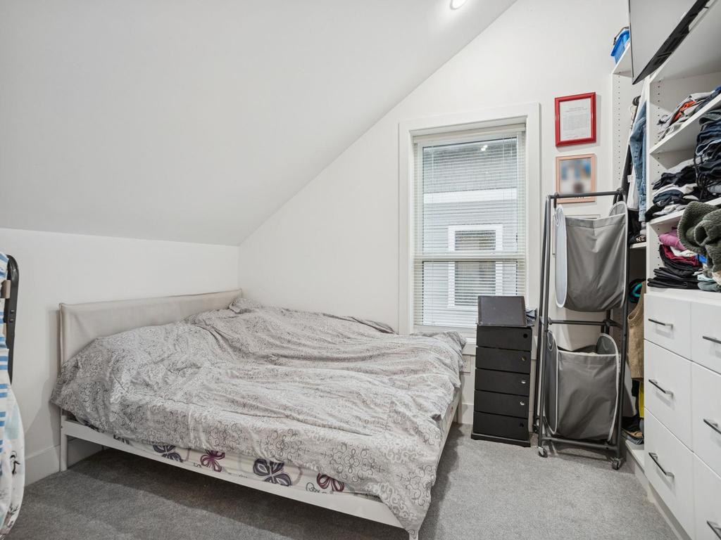 Listing Image for R3080051
