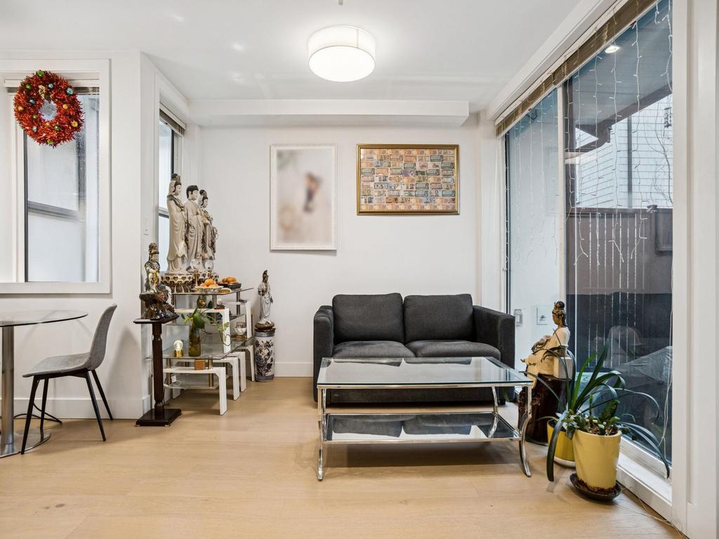 Listing Image for R3080051