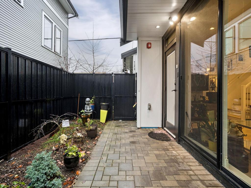 Listing Image for R3080051