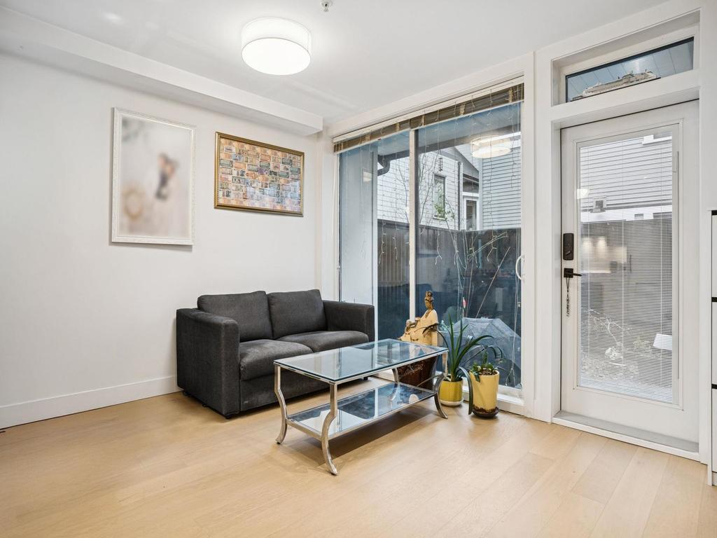 Listing Image for R3080051
