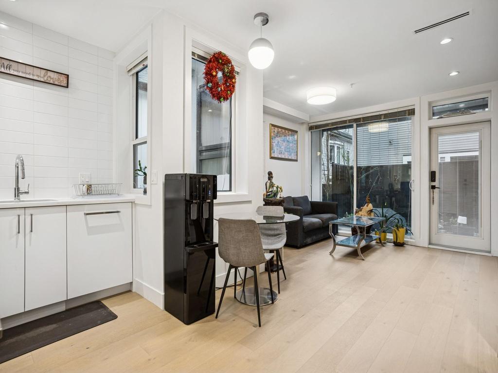 Listing Image for R3080051