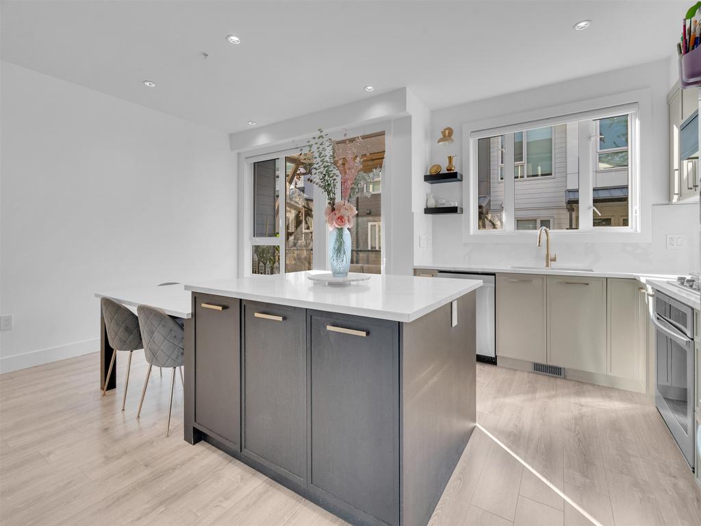 Listing Image for R3080053