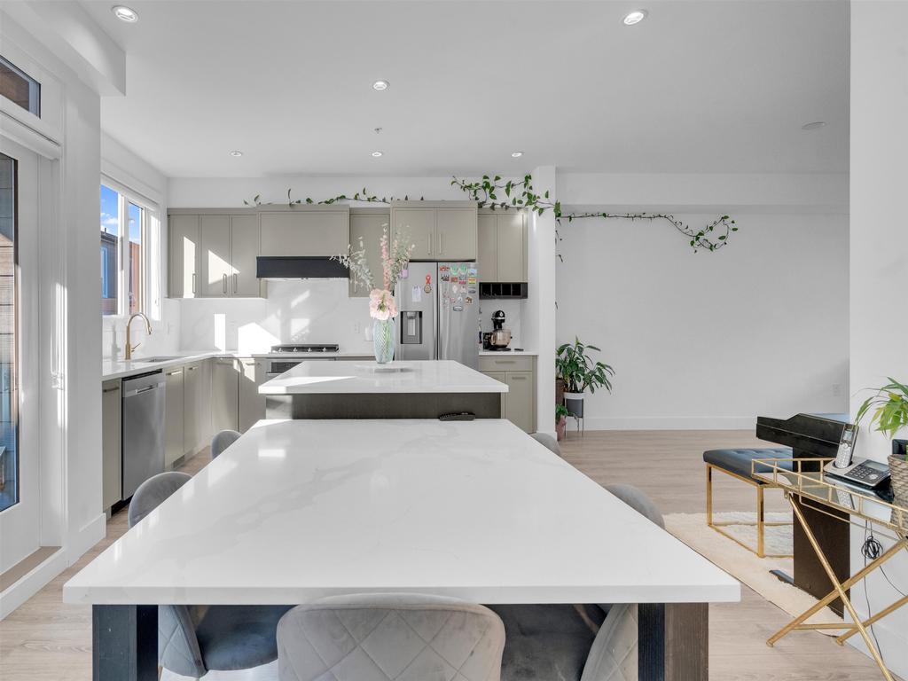 Listing Image for R3080053