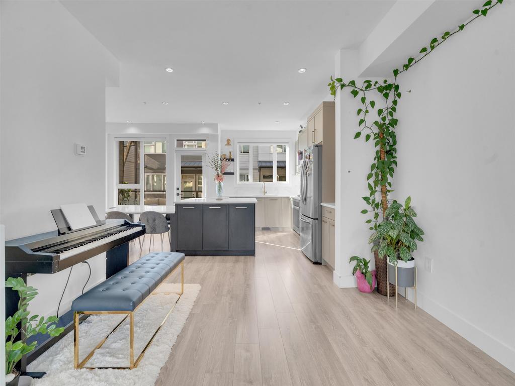 Listing Image for R3080053