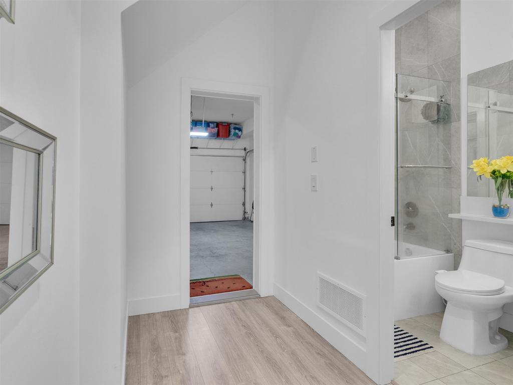 Listing Image for R3080053