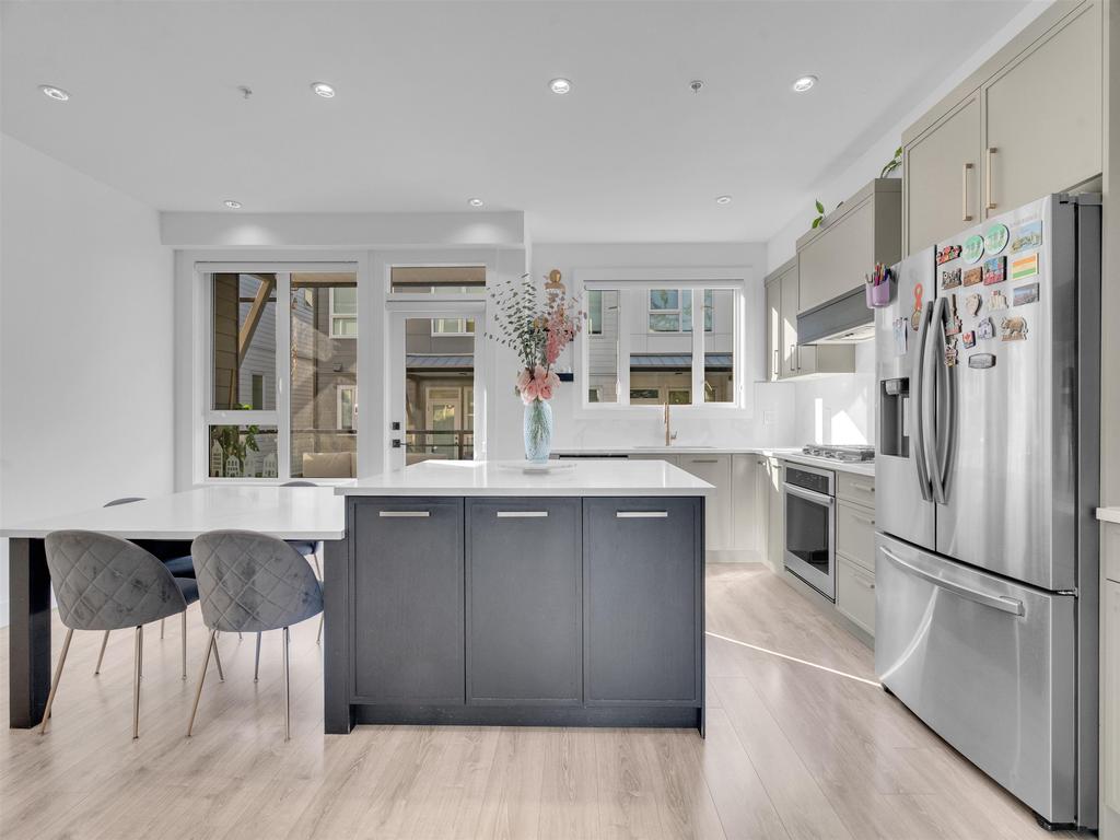 Listing Image for R3080053