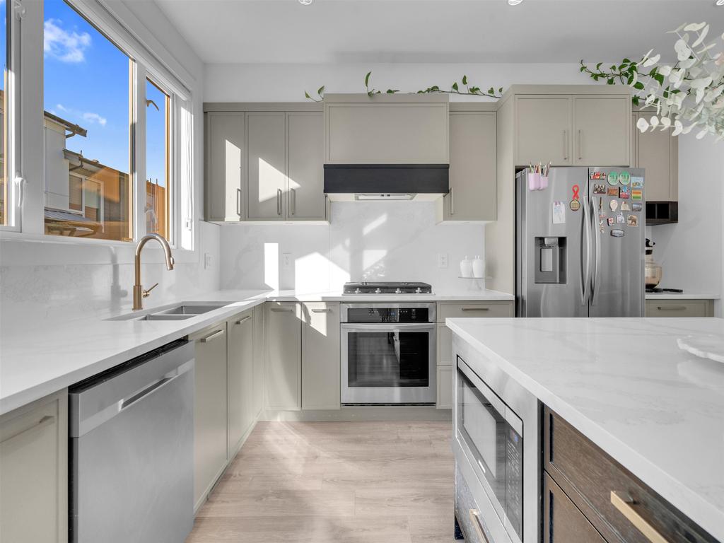 Listing Image for R3080053