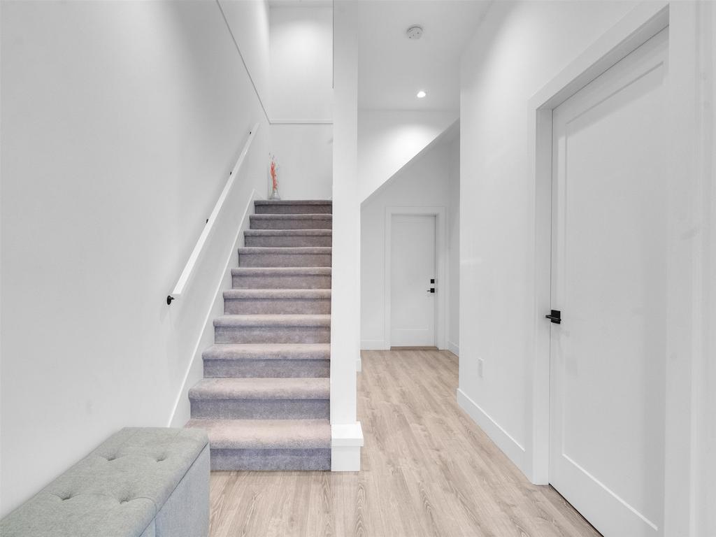 Listing Image for R3080053