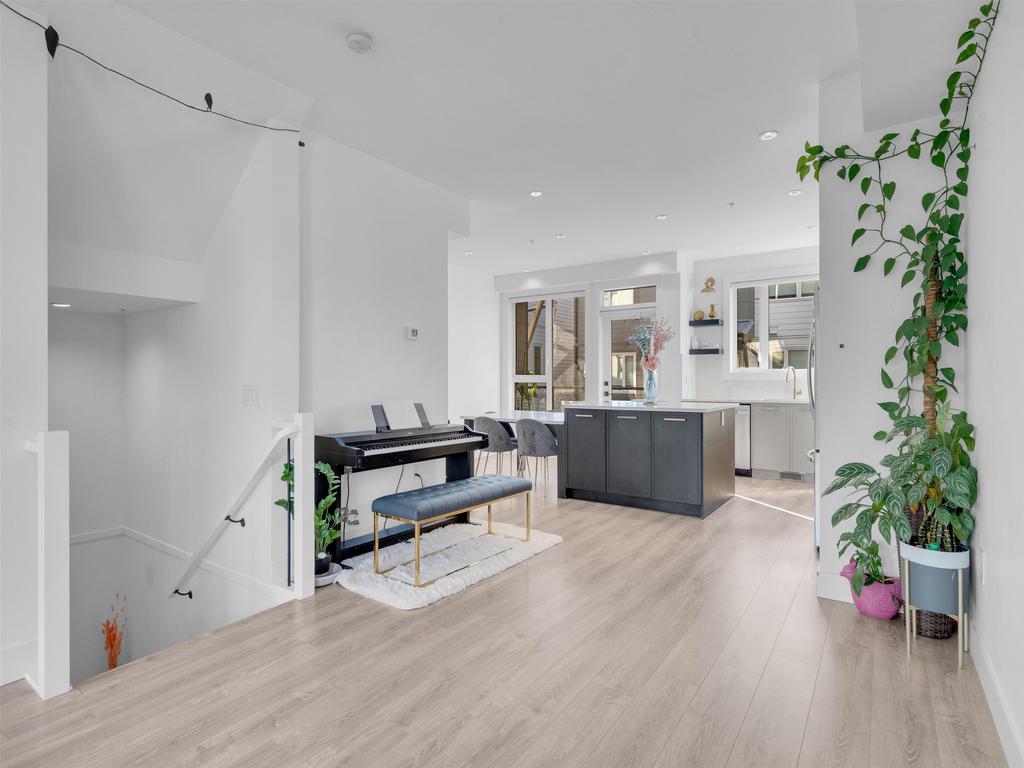 Listing Image for R3080053