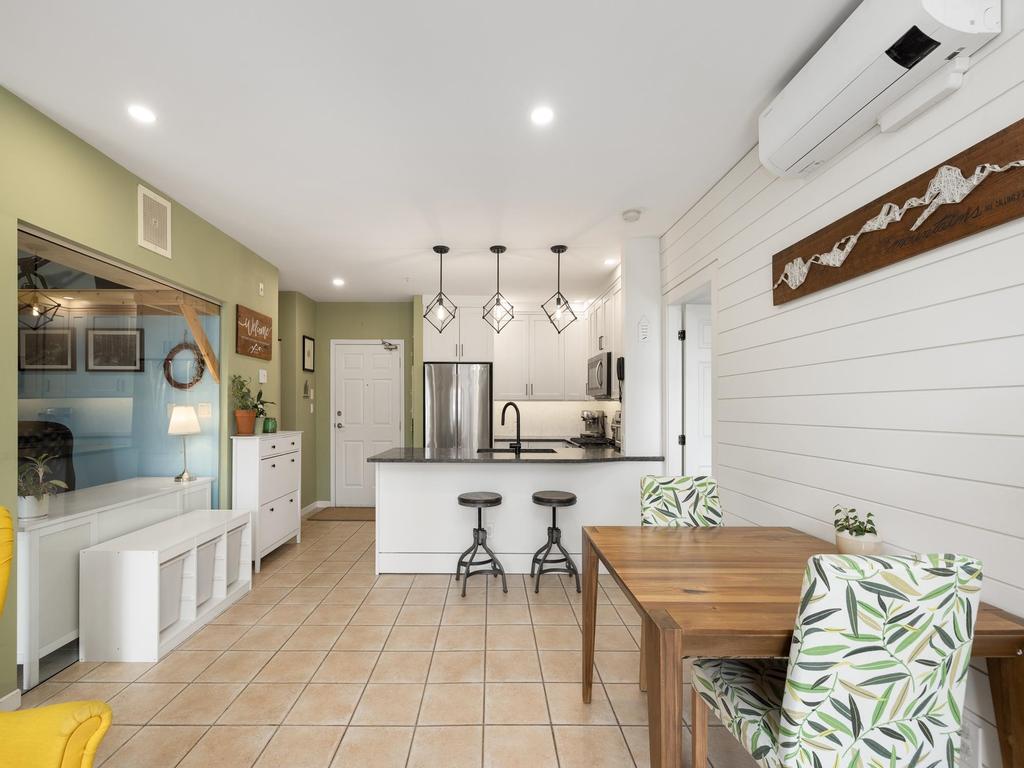 Listing Image for R3080055