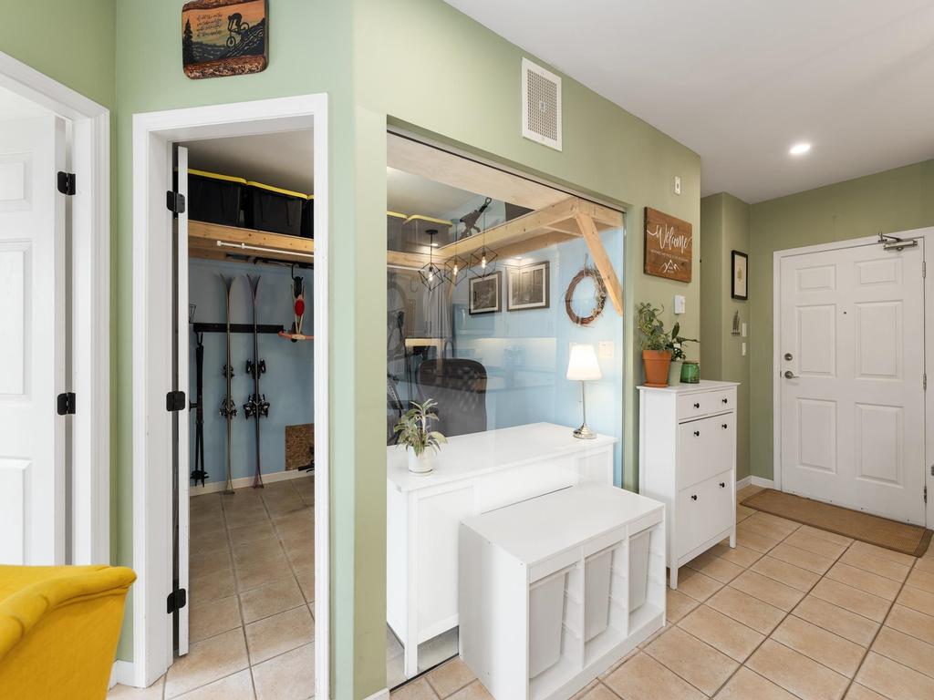 Listing Image for R3080055