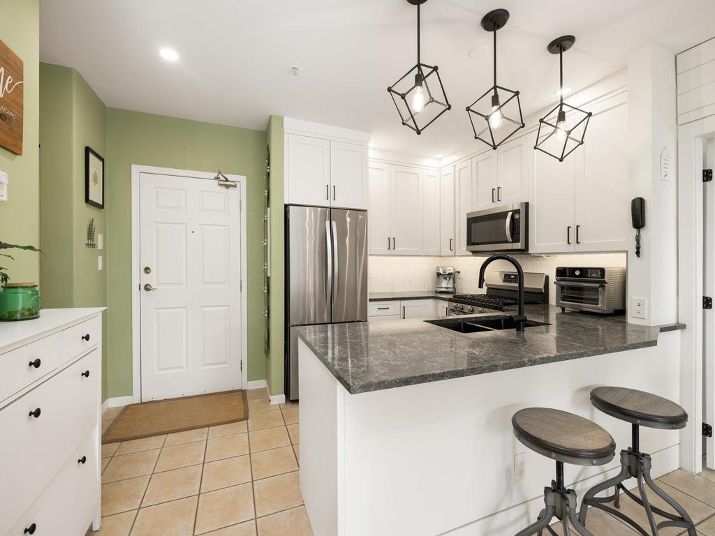 Listing Image for R3080055