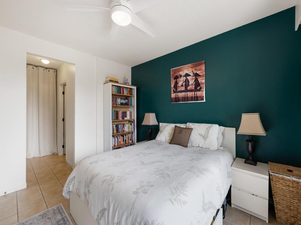 Listing Image for R3080055