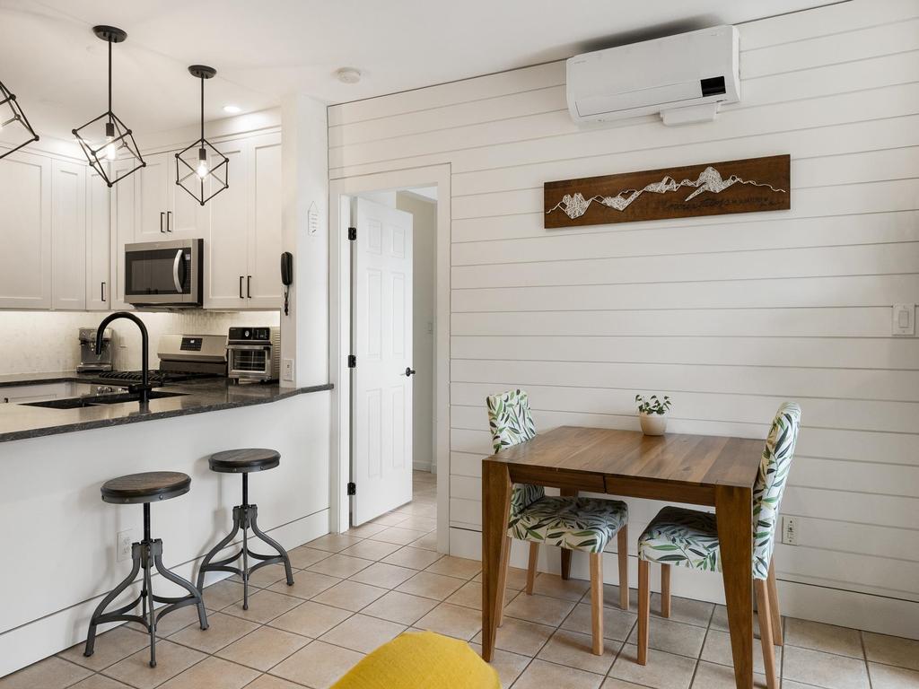 Listing Image for R3080055