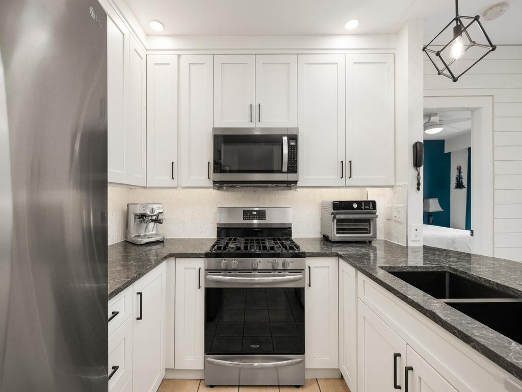 Listing Image for R3080055