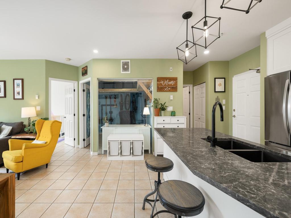 Listing Image for R3080055