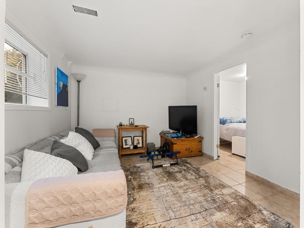 Listing Image for R3080121