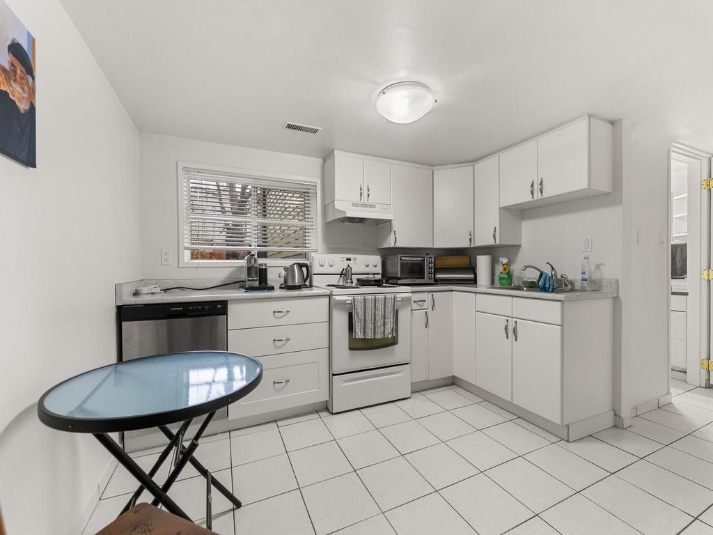 Listing Image for R3080121