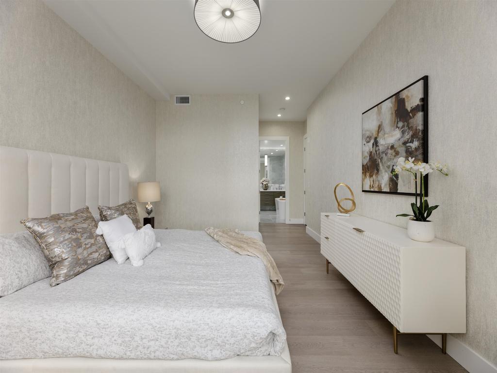 Listing Image for R3080154