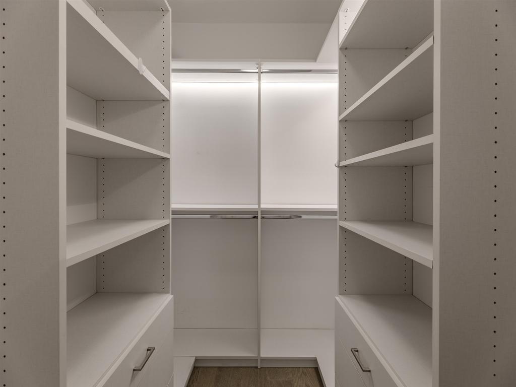 Listing Image for R3080154