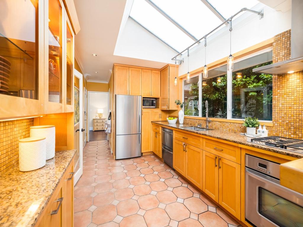 Listing Image for R3080200