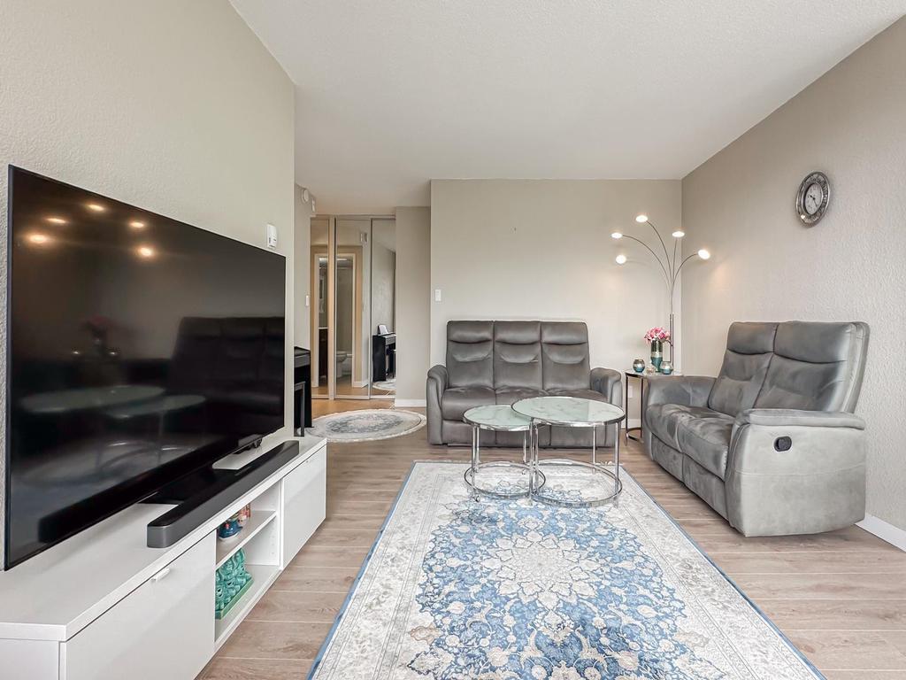 Listing Image for R3080227