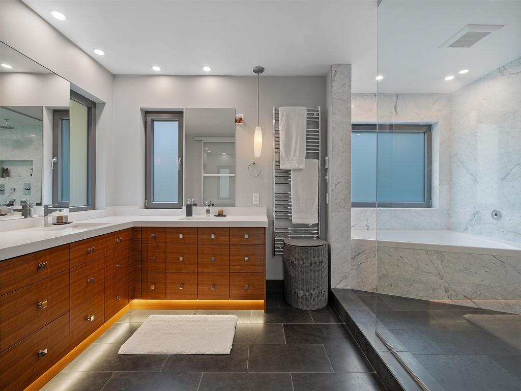 Listing Image for R3080236