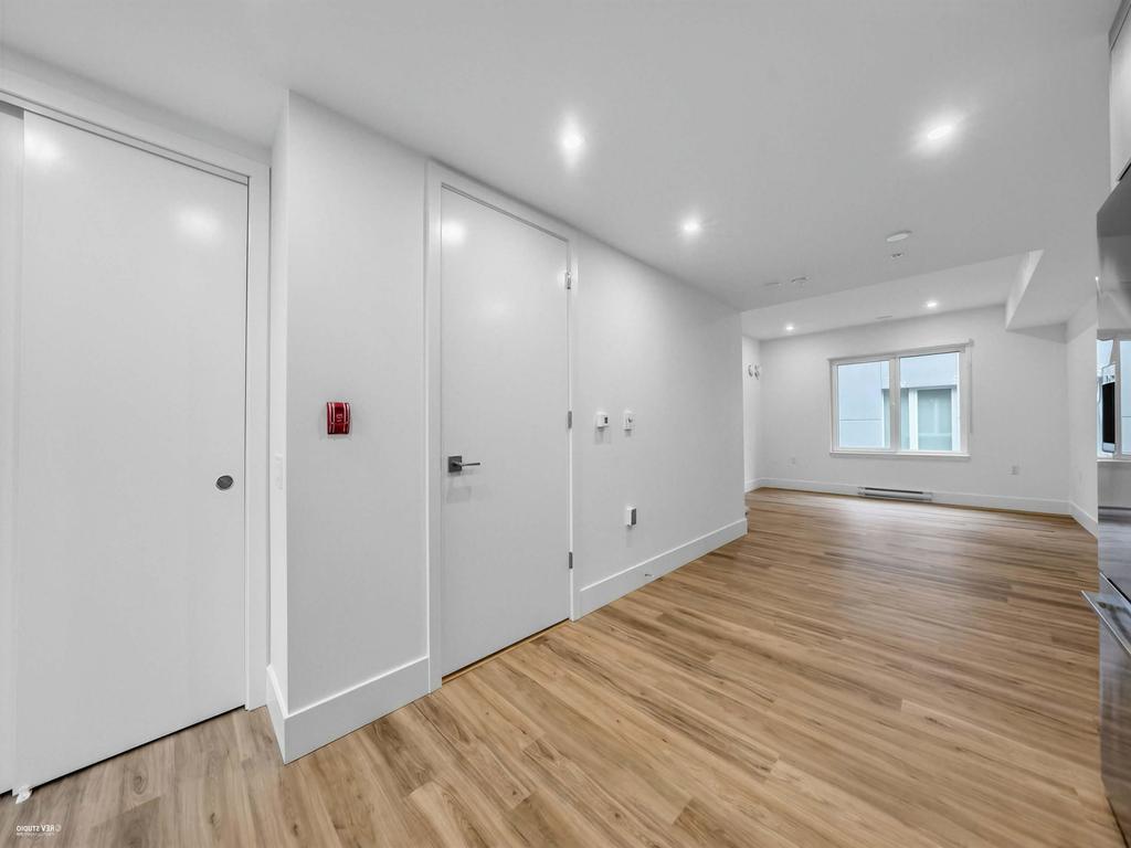 Listing Image for R3080262