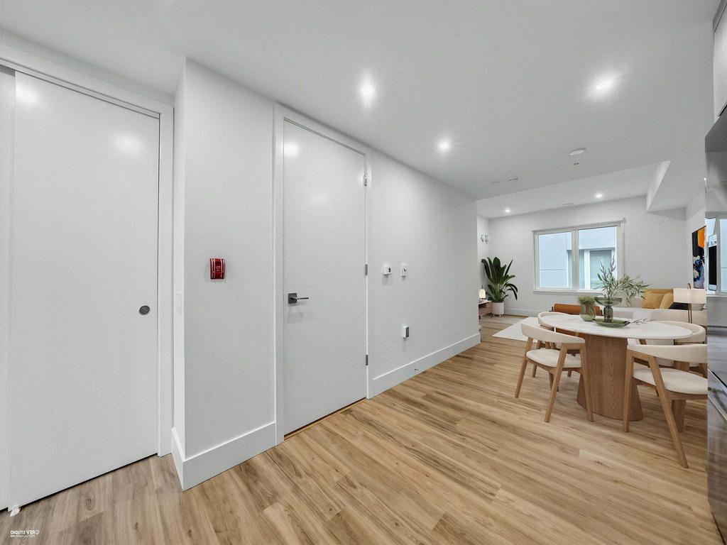 Listing Image for R3080262