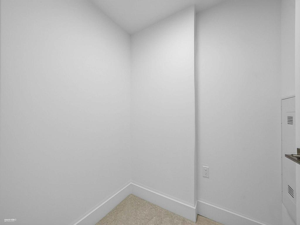 Listing Image for R3080262