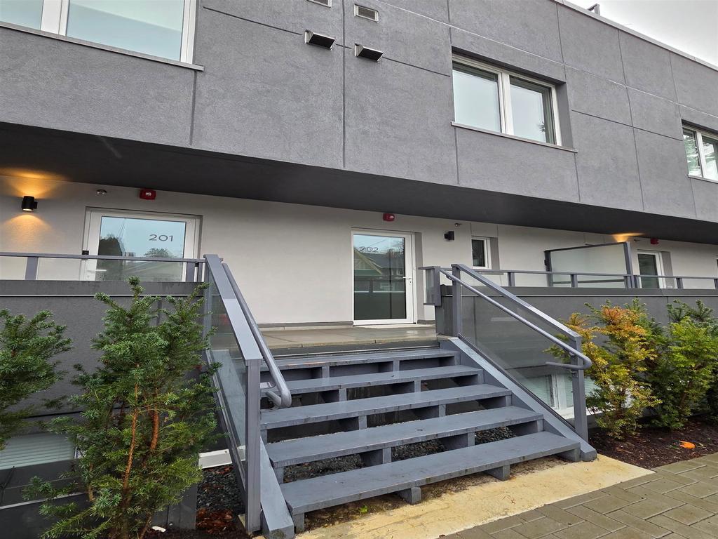 Listing Image for R3080262