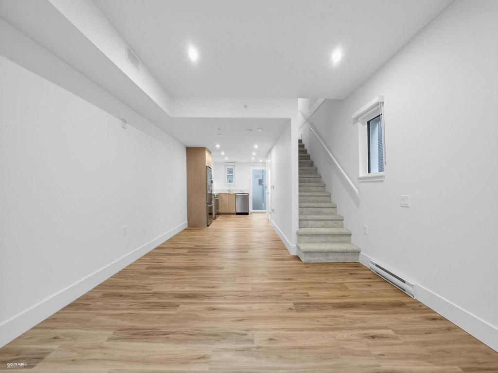 Listing Image for R3080262