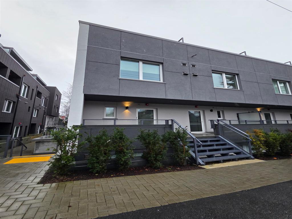 Listing Image for R3080262