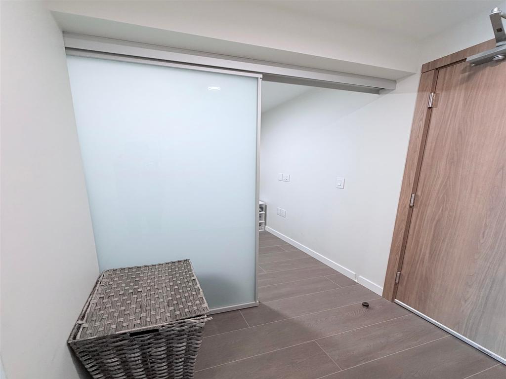 Listing Image for R3080292