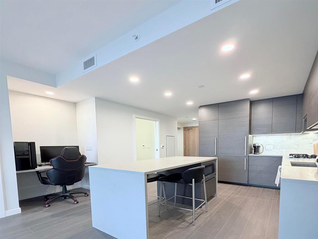 Listing Image for R3080292