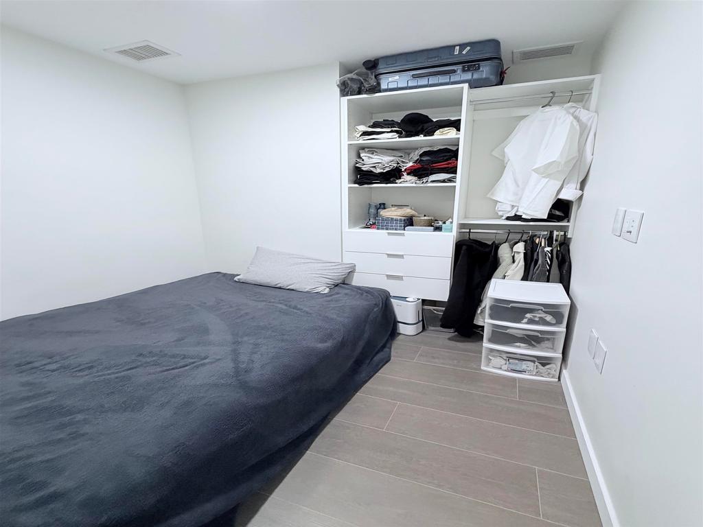 Listing Image for R3080292