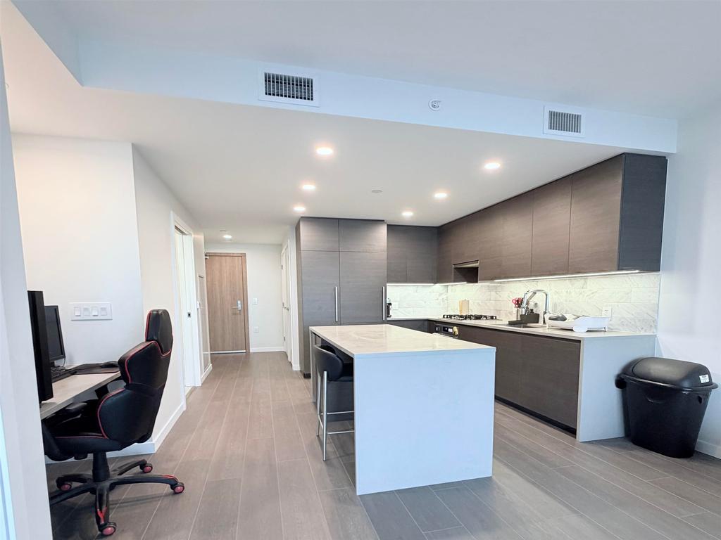 Listing Image for R3080292