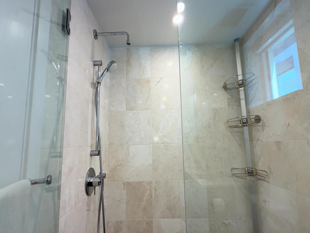 Listing Image for R3080330